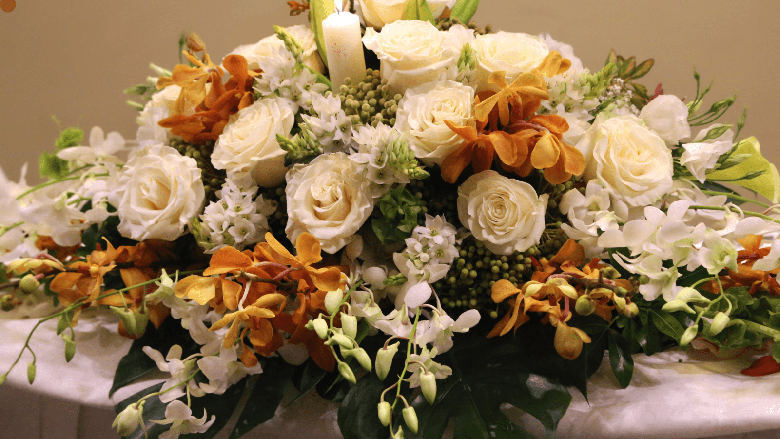 How to Decorate Your Home with Christmas Floral Arrangements